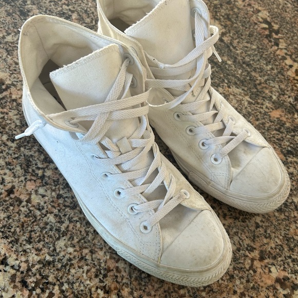 Converse Men’s 10 White High-Top Sneakers - Picture 1 of 4